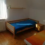 Apartment Doppelhaushaelfte Mit Garten *