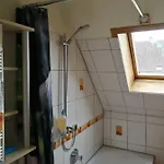 Apartment Doppelhaushaelfte Mit Garten *