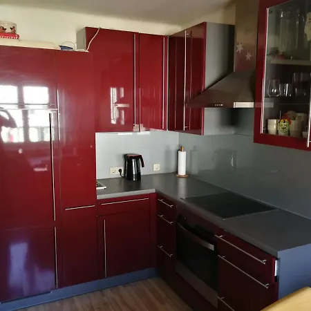 Διαμέρισμα Doppelhaushaelfte Mit Garten