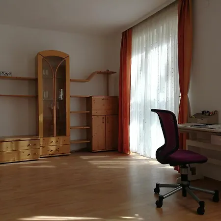 Doppelhaushaelfte Mit Garten Λιντς