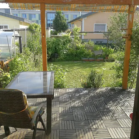 Apartment Doppelhaushaelfte Mit Garten *
