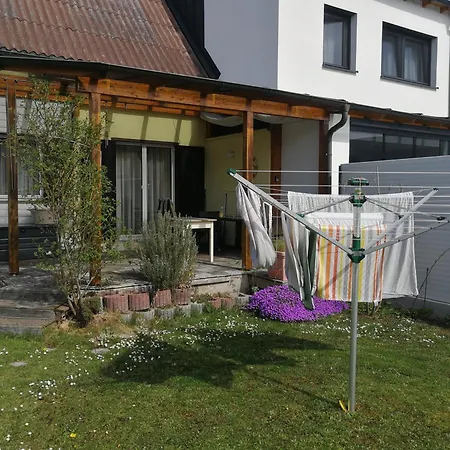 Doppelhaushaelfte Mit Garten