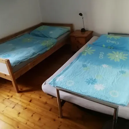 Doppelhaushaelfte Mit Garten Apartman