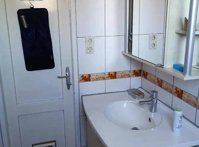 Doppelhaushaelfte Mit Garten *