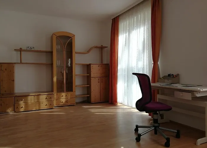 Doppelhaushaelfte Mit Garten Linec