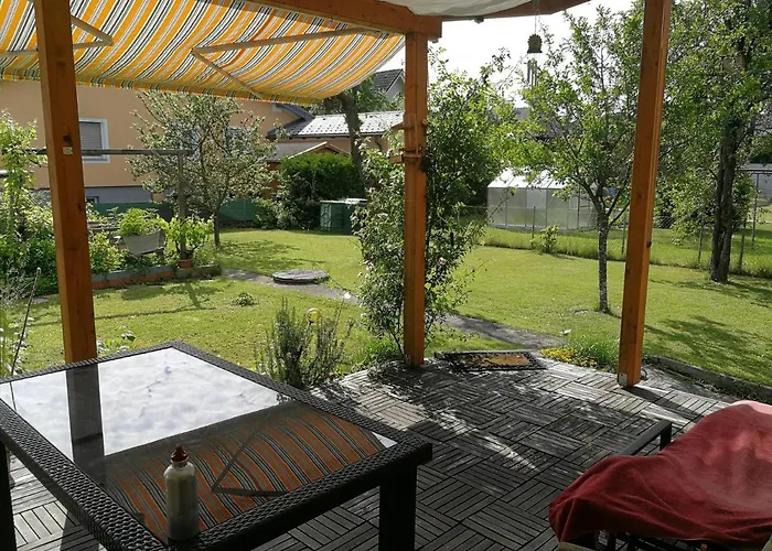 Apartamento Doppelhaushaelfte Mit Garten Linz