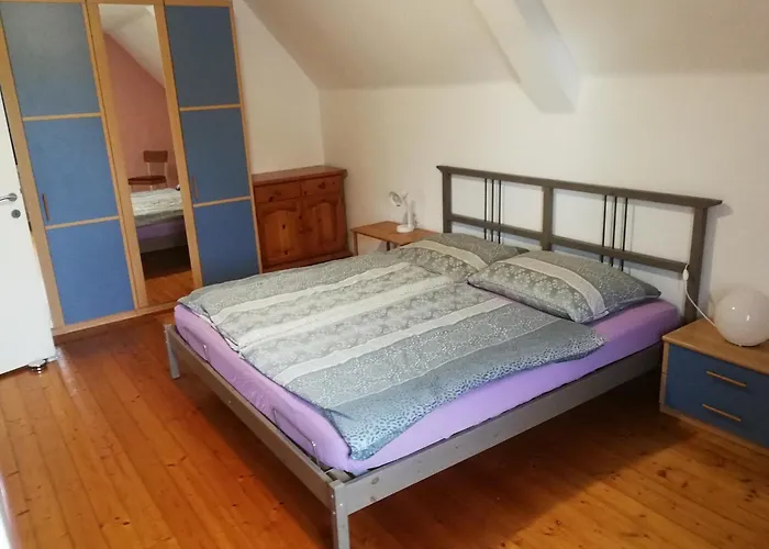 Doppelhaushaelfte Mit Garten Apartmán