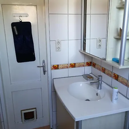 Doppelhaushälfte Mit Garten *