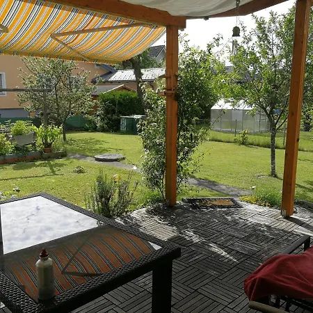 Apartmán Doppelhaushaelfte Mit Garten Linec