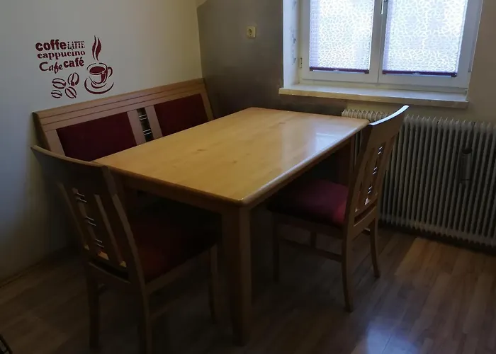 Doppelhaushaelfte Mit Garten