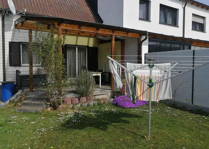 Doppelhaushaelfte Mit Garten