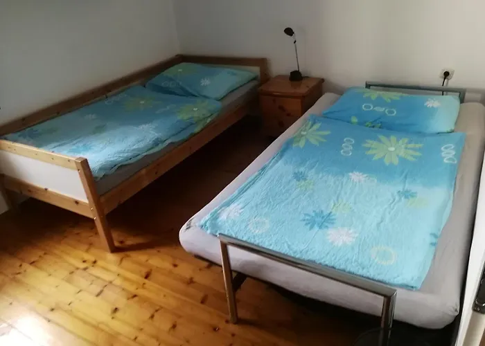 Doppelhaushaelfte Mit Garten Appartamento